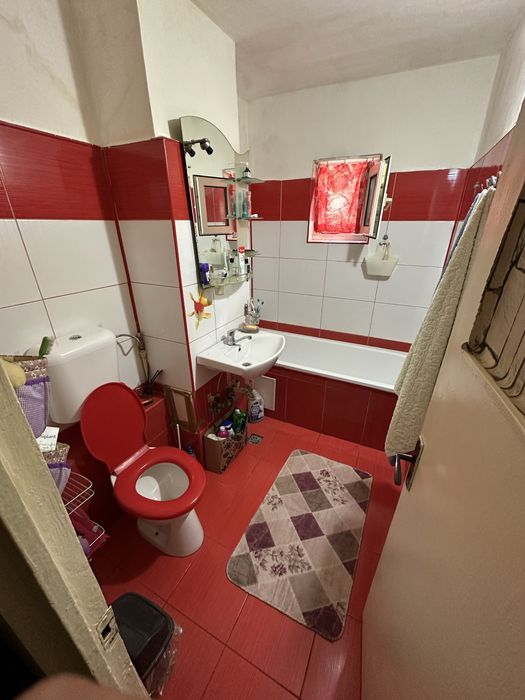 Apartament 3 camere,parter de vânzare