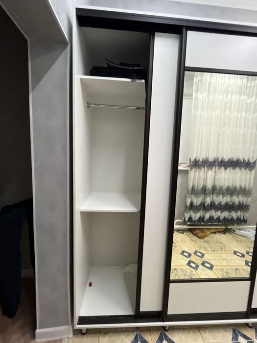 Шкаф для прихожей с вешалкой