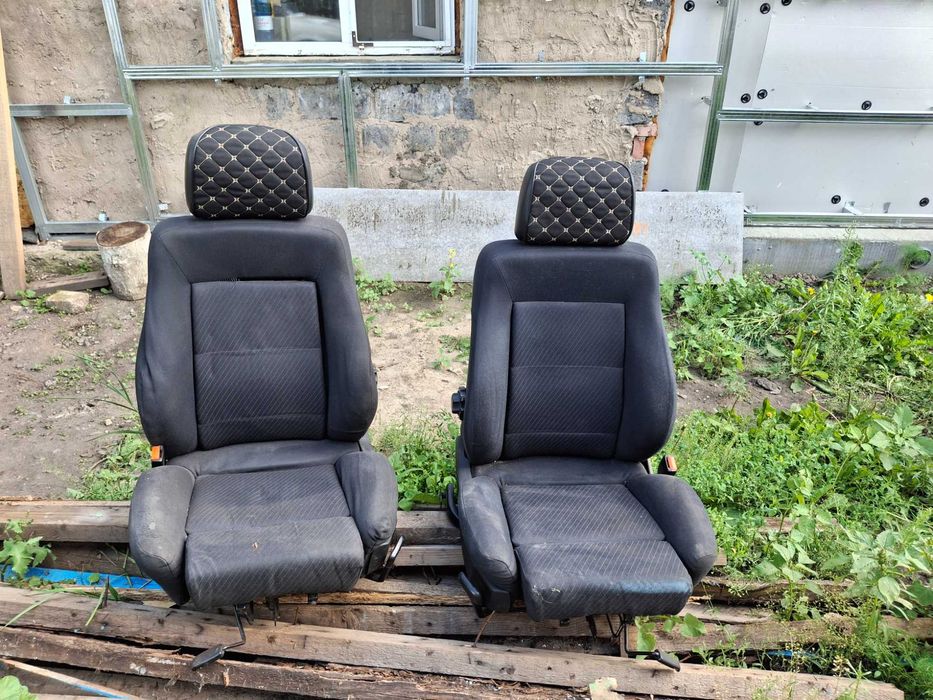 Продам два передних кресла , стояли на ауди а6 с4