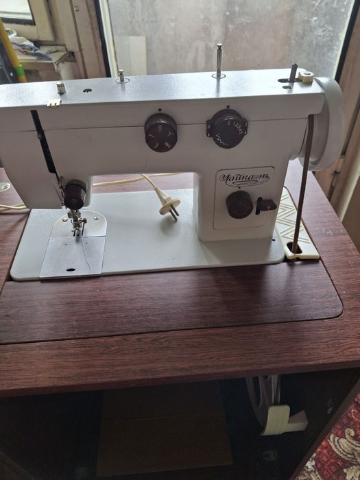Продам машинку швеиную