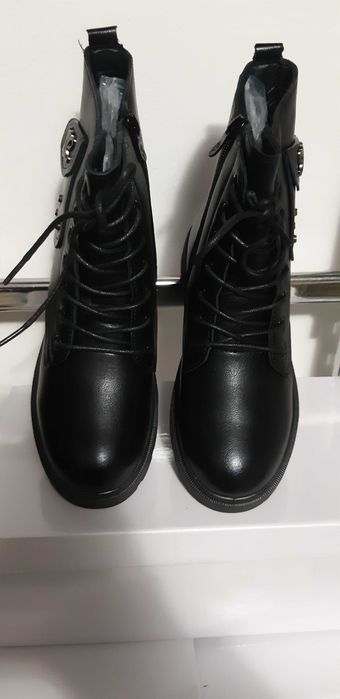 Ghete de damă îmblănite și impermeabile