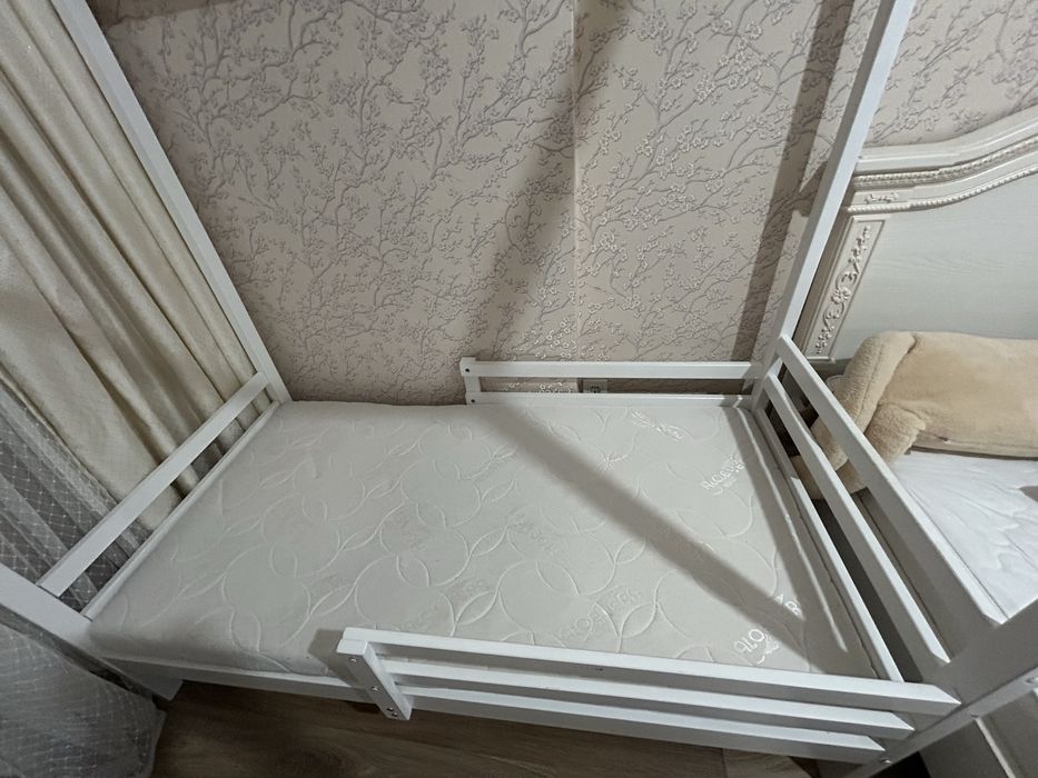 Продам детская кровать домик