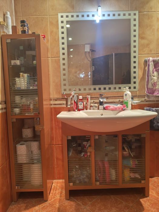 Шкаф,колона и огледало за баня