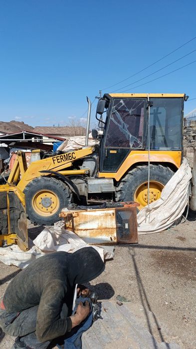 Экскаватор погрузчик 3в1 Фермег английский