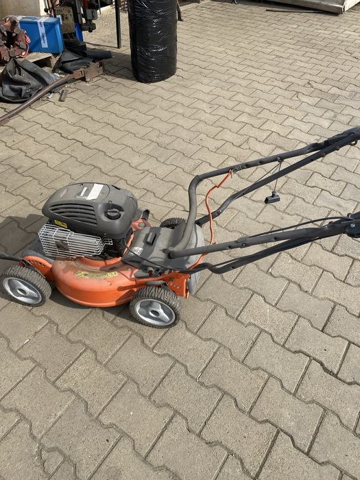Masina de cosit Husqvarna
