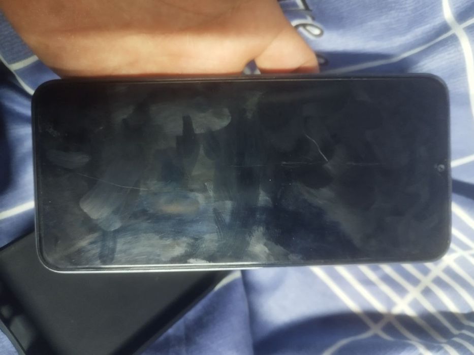 Telefonga javob aybi yo karobka bor telfon ideal