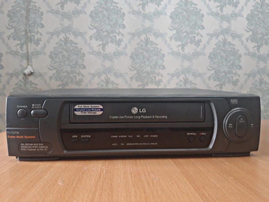 Видеомагнитофон LG