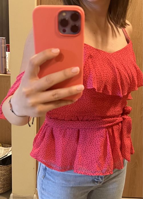 Дамски топ Guess