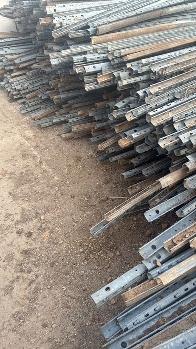 Vand spaleri zincati pentru gard