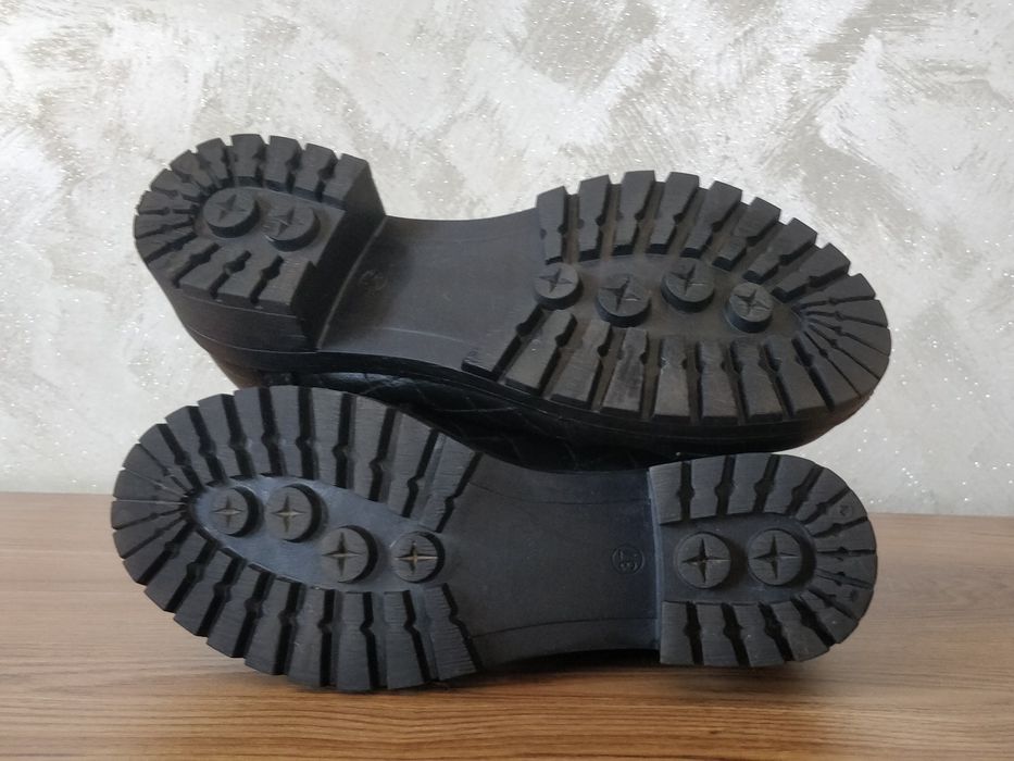 Нови дамски ватирани ботуши 37 номер