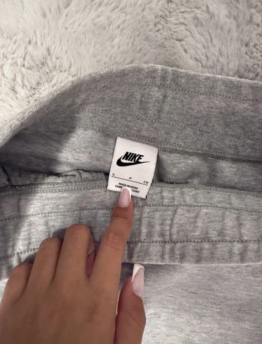pantaloni gri nike tech