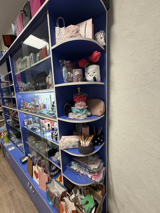 Продам витрины.