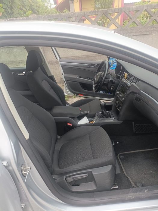 Vând  Skoda Superb 2010