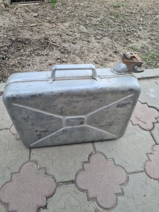 Канистра под бензин