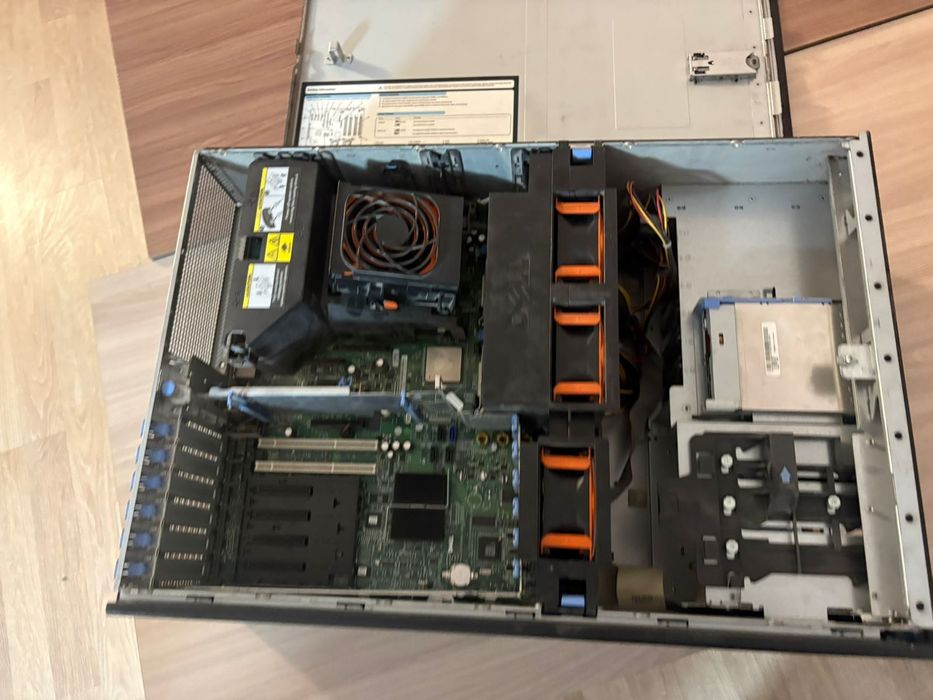 Сервер и стабилизатор напряжения