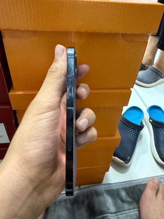iPhone 12 pro.      .
