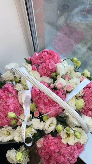 Цветы корзина свежие сегодня подарили