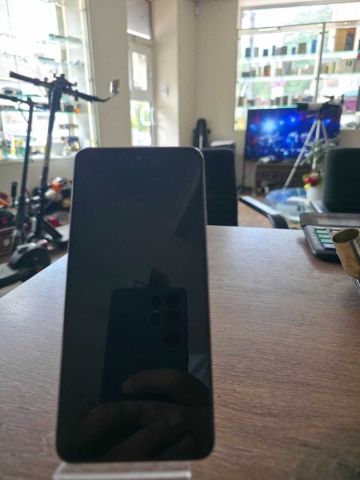 Телефон; Realme 12 Pro  – Луксозен дизайн с кожена текстура, OIS камера / Като нов