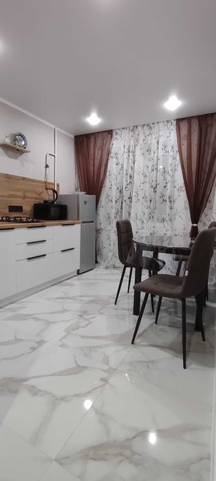 Школьник/VIP/SMART TV/Комфорт/ Сутки/Часы