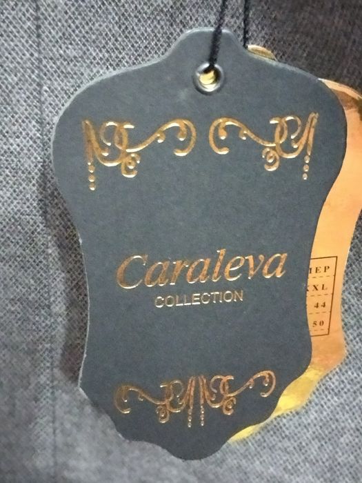 Польто сотилади янги.