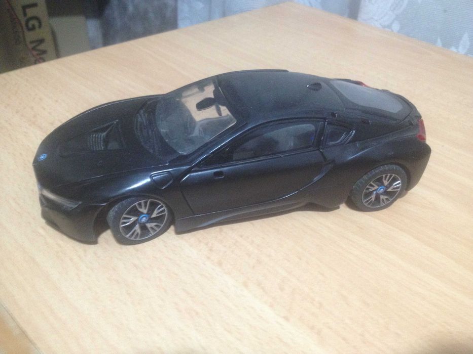 Коллекционная моделька BMW i8