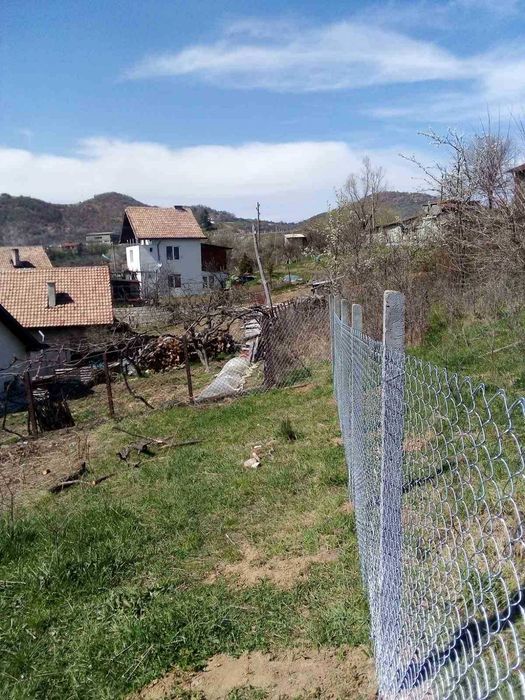 Продавам парцел в с. Брежани