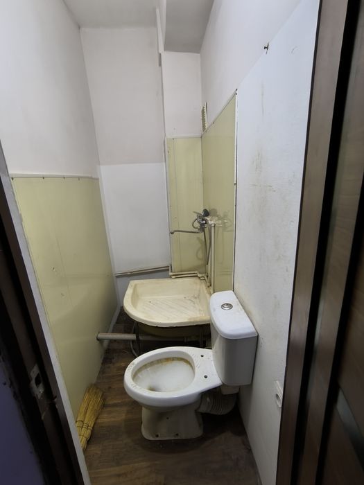 1 ком в 2х ком.  22 м².  Сергели 3. Бывшее общежитие. 2/9.  Метро.