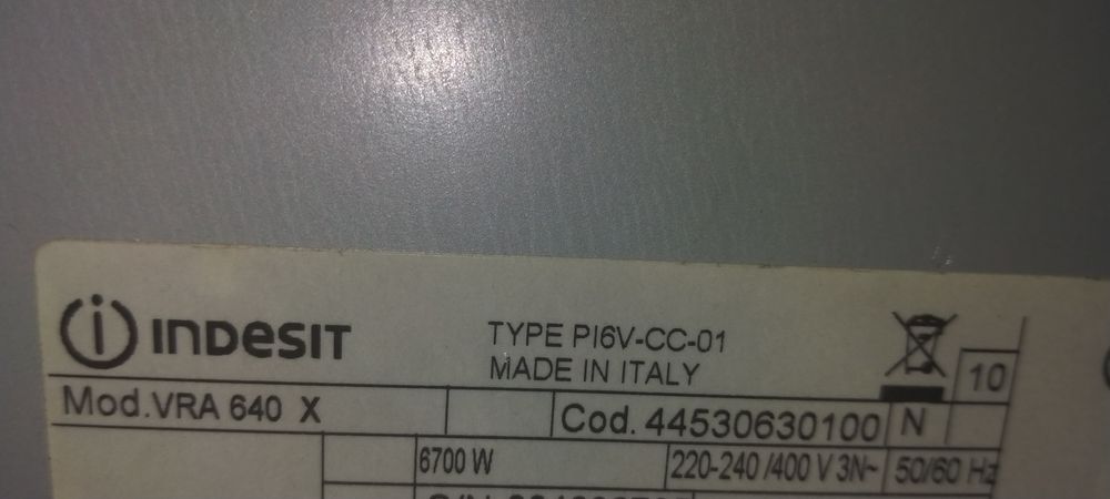 Варочная поверхность Indesit.