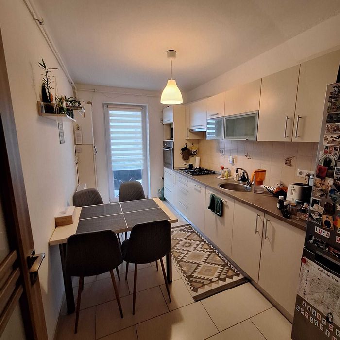 Apartament 3 camere Turnisor, 2 bai, 2 balcoane, cămară, loc parcare