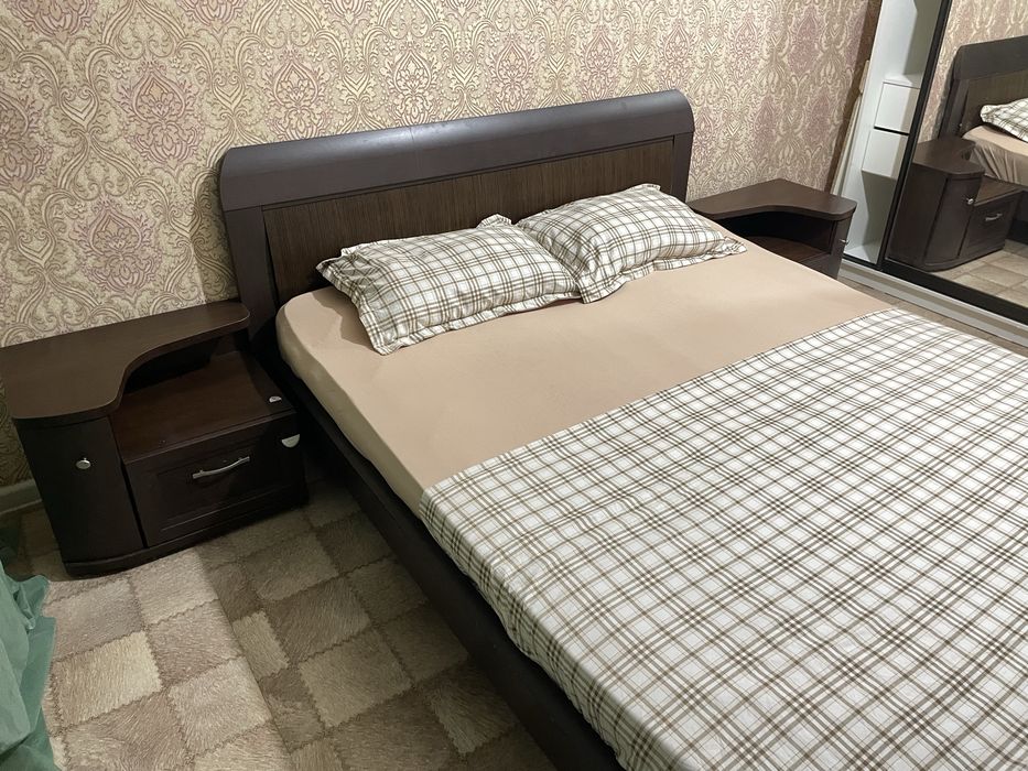 Продам кровать с матрасом