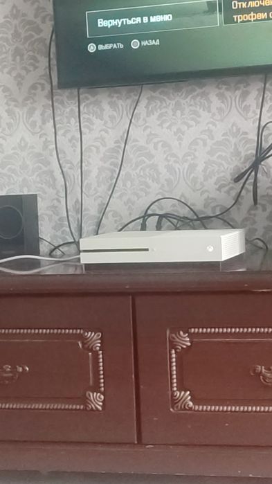 Продам Xbox one s