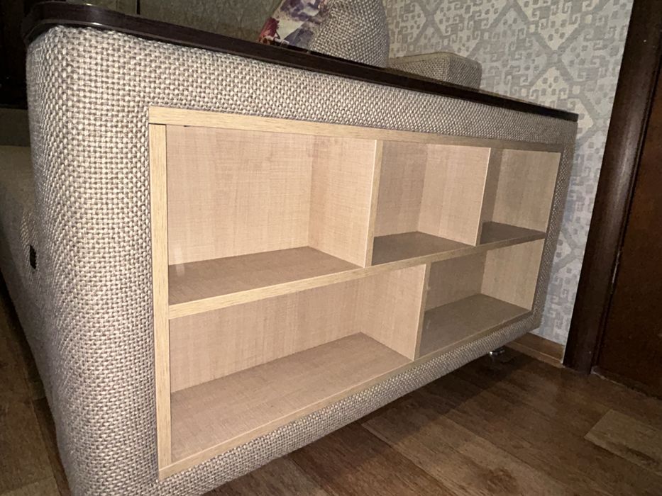 Диван бежевый раскладной