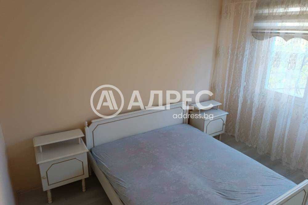 Дава се под наем Двустаен апартамент в Разград, Орел - 64 кв.м за 204 € - Снимка #1