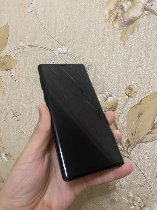 Продам Note 9.