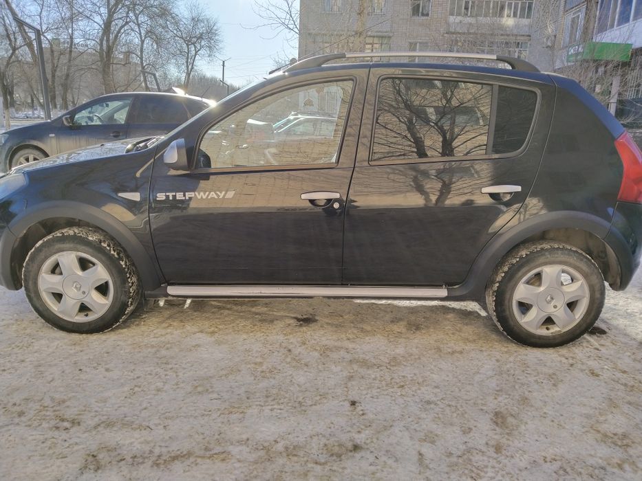 Продам автомобиль Рено Сандеро