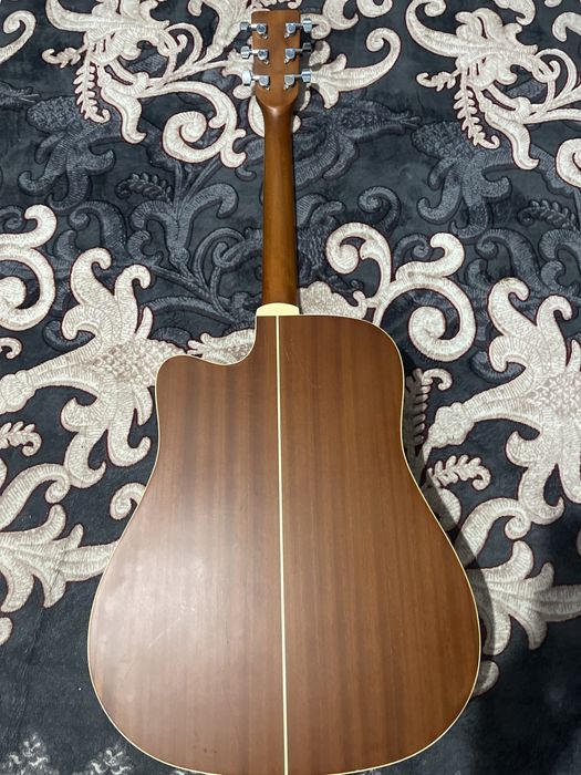 очень отличная гитара