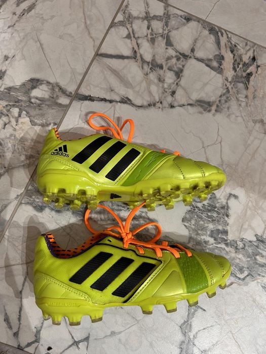 Бутонки    Адидас