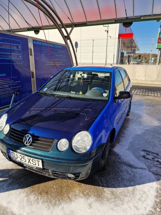 VOLKSWAGEN Polo