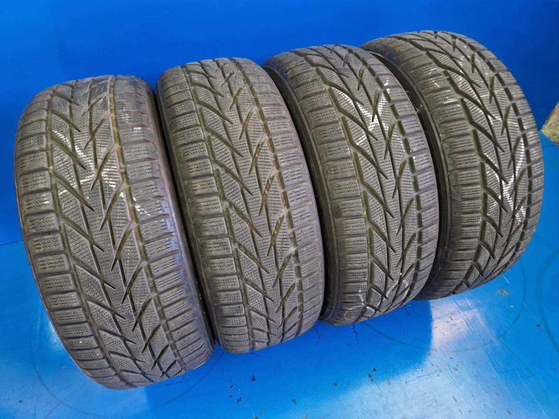 4 Toyo R18 215/50
зимни гуми DOT2719