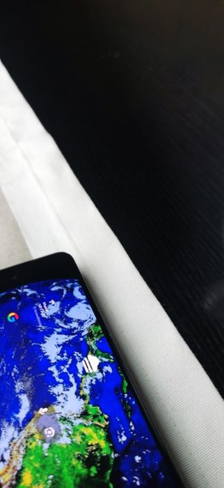 Продавам телефон  Samsung Z Flod  3