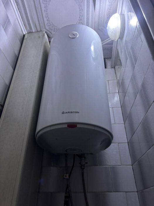 Продам водонагреватель Аристон.
