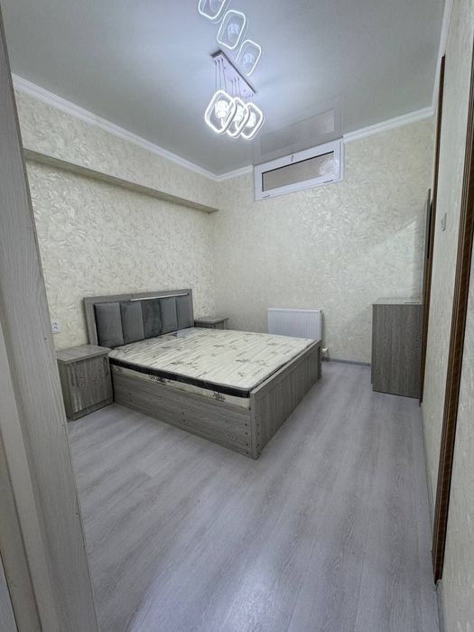 Шахар марказида жойлашган 3 хонали килинган квартира ижарага берилади