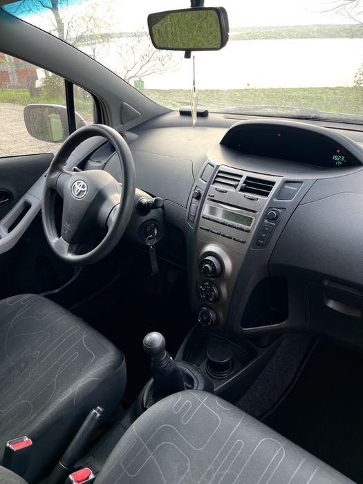 Toyota Yaris  1.0 benzina (an 2011- itp Octombrie 2026)