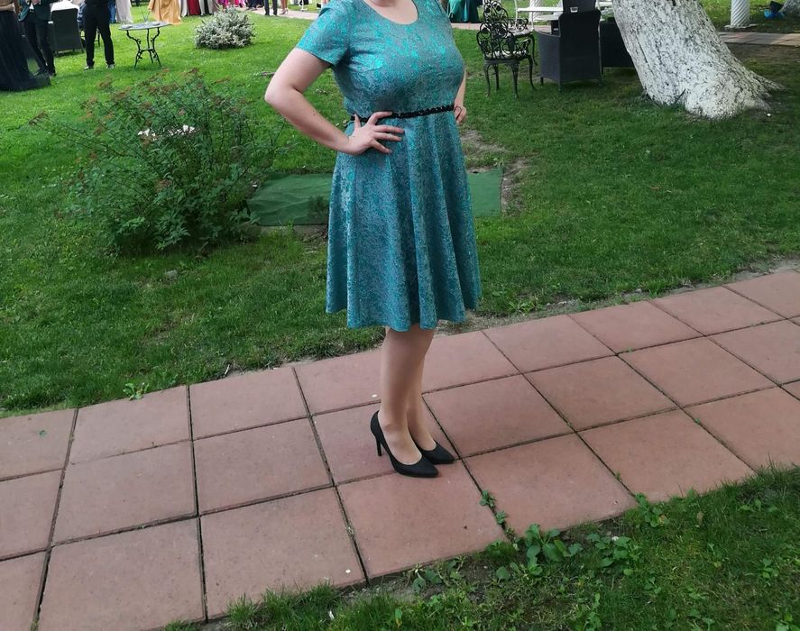 Vând rochie verde