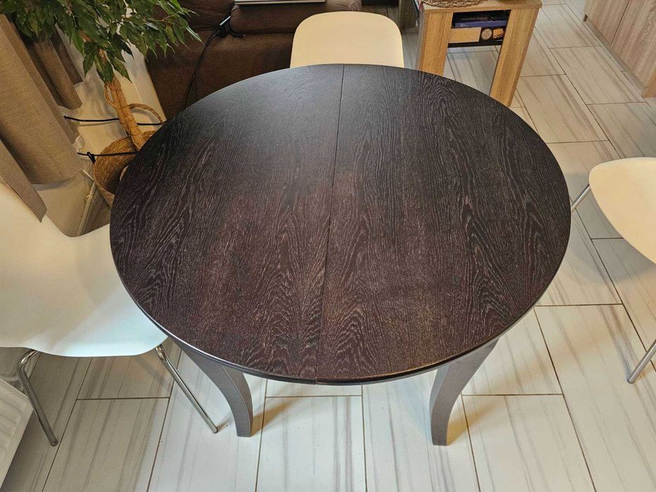 Разтегателна дървена трапезна маса