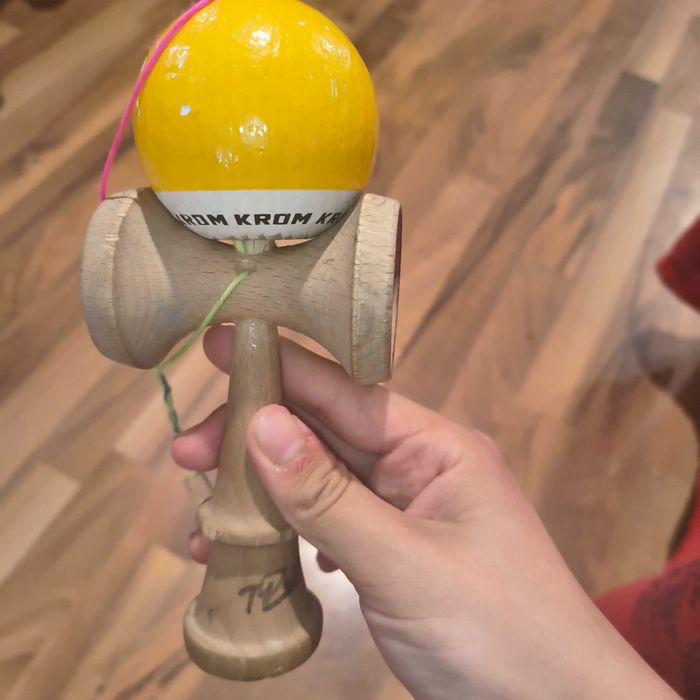 Kendama krom Yellow sticky clear