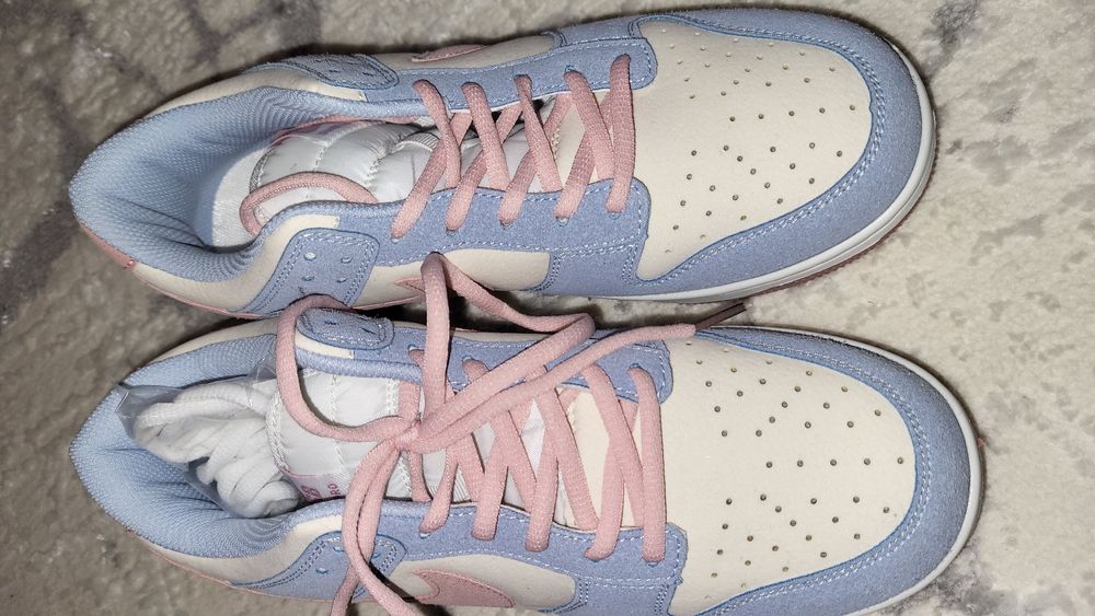 Кроссовки женские