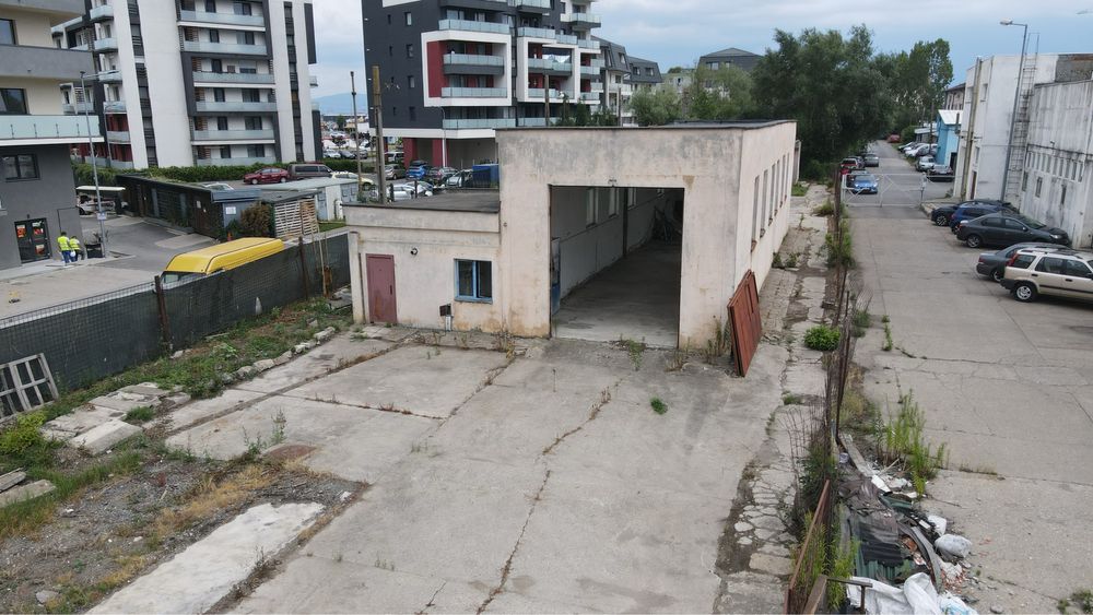 Teren cu hală de închiriat - str. 13 Dec