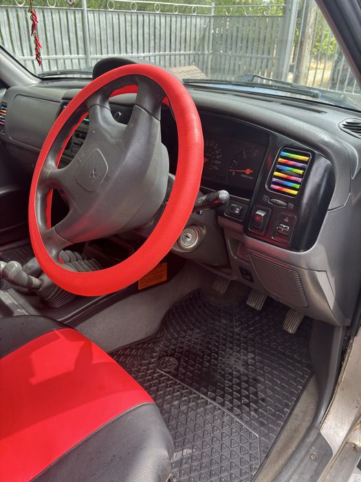 Vînd mitubiși L200