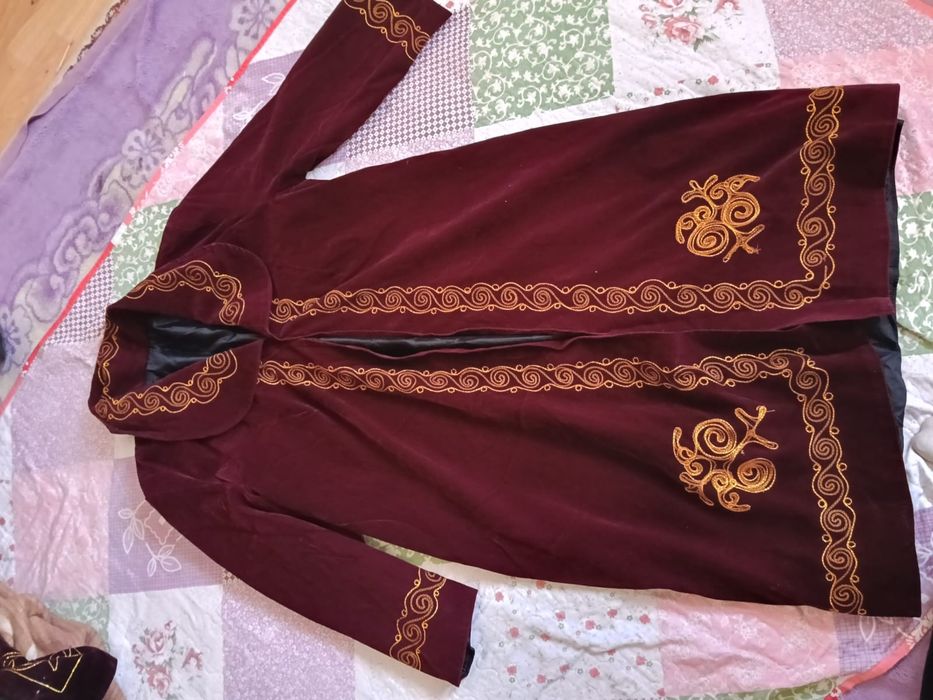 Продам детские куртки.